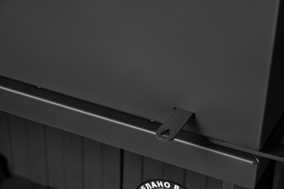 Камин пристенный с дровником черный Экокамин Мадрид Гигант справа