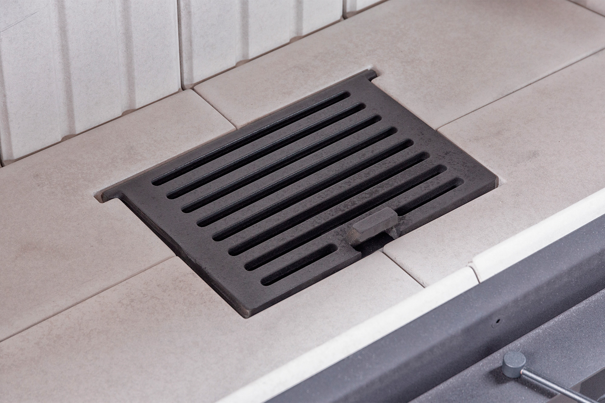 Каминная топка с системой чистого стекла и футеровкой под кирпич Экокамин Вега 1000M