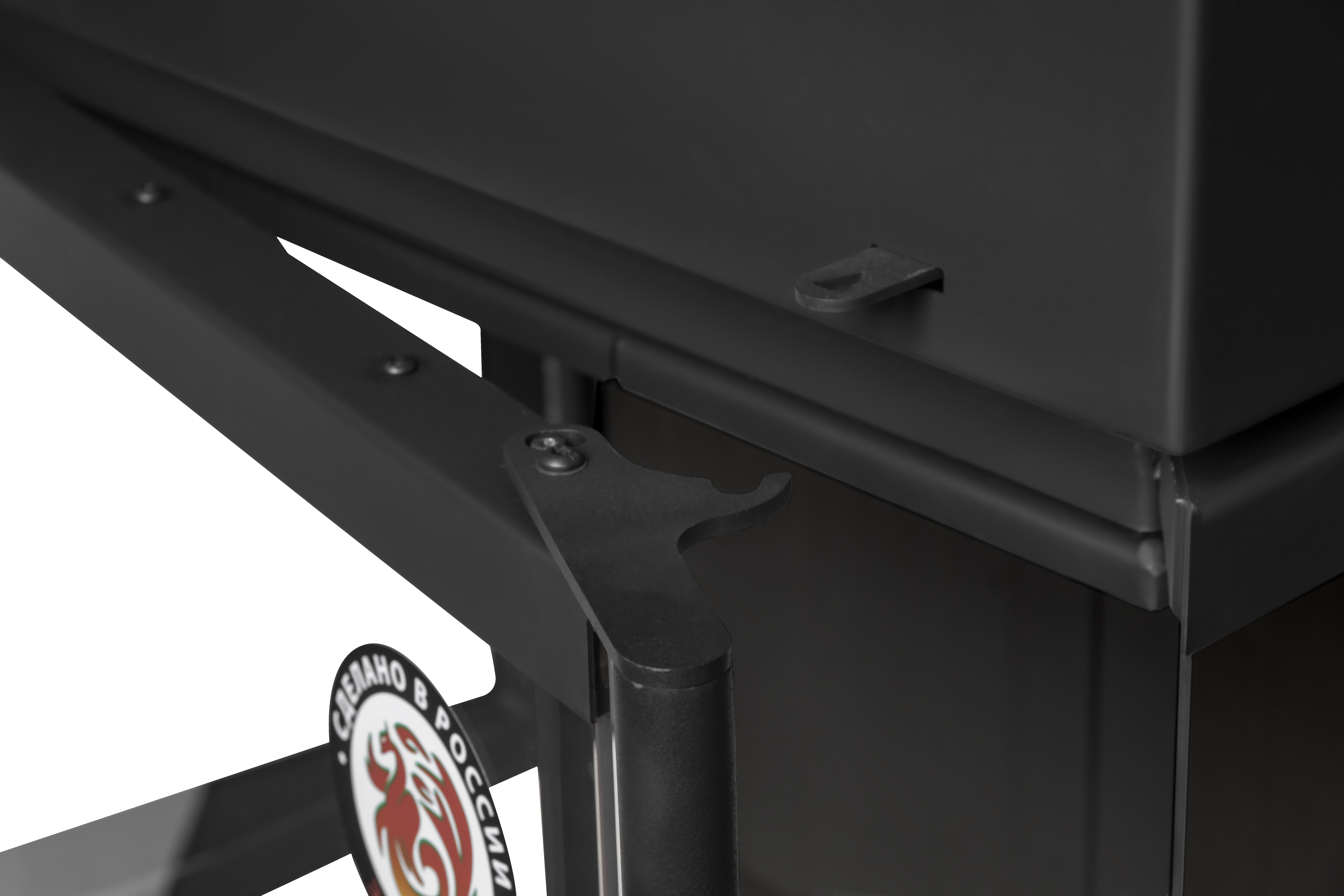 Камин пристенный с дровником слева черный подовый Экокамин Мадрид 64707