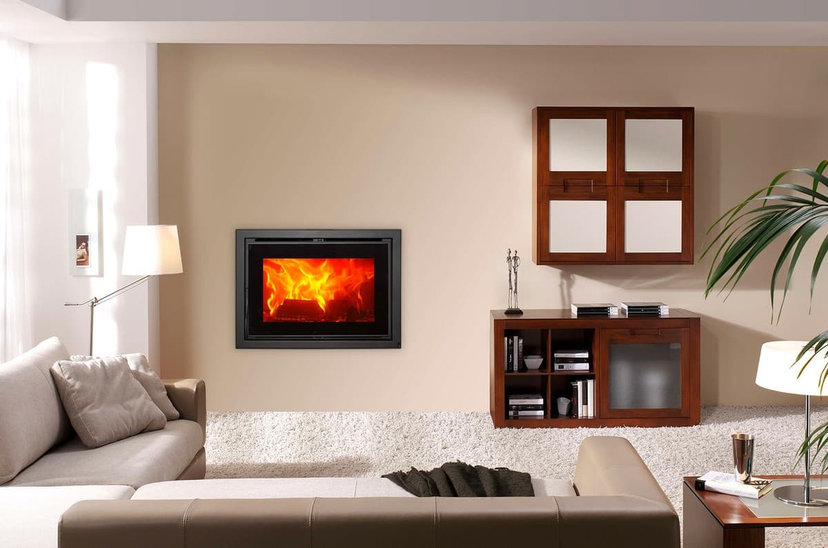 Каминная топка закрытая с панорамным стеклом и системой чистого стекла Panadero HOGAR C-820-S