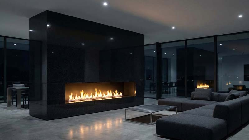 Современный минималистичный камин из черного гранита
