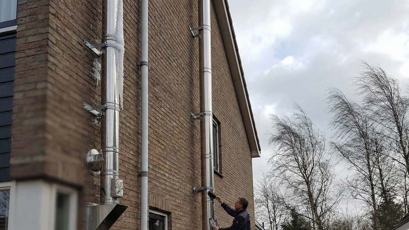 Плюсы и минусы внешнего дымохода