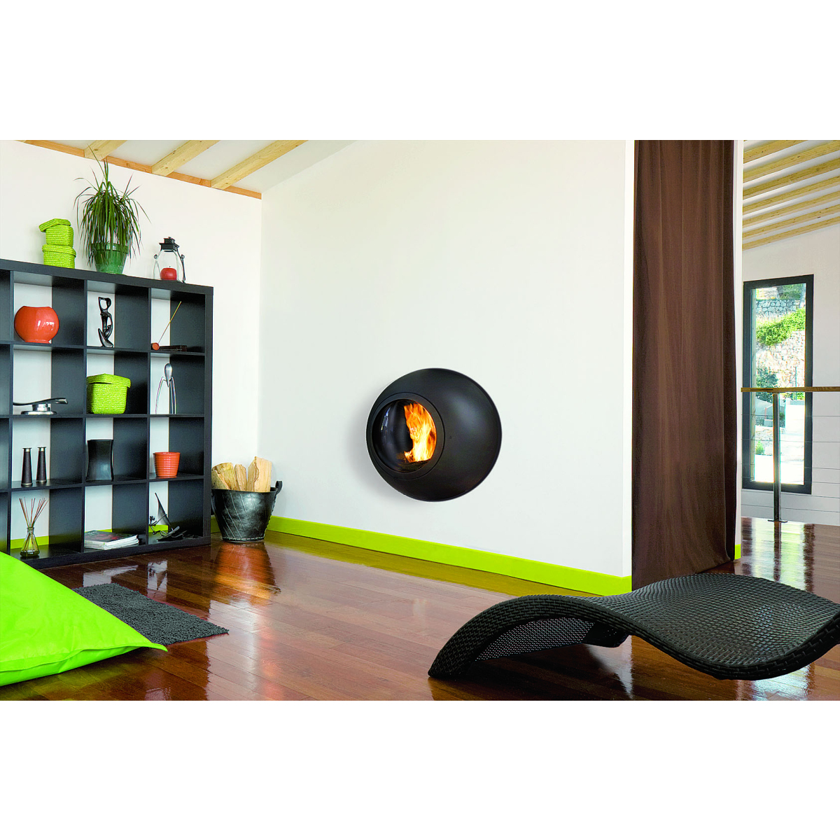 Камин пристенный с выпуклым стеклом Focus Emifocus Porthole