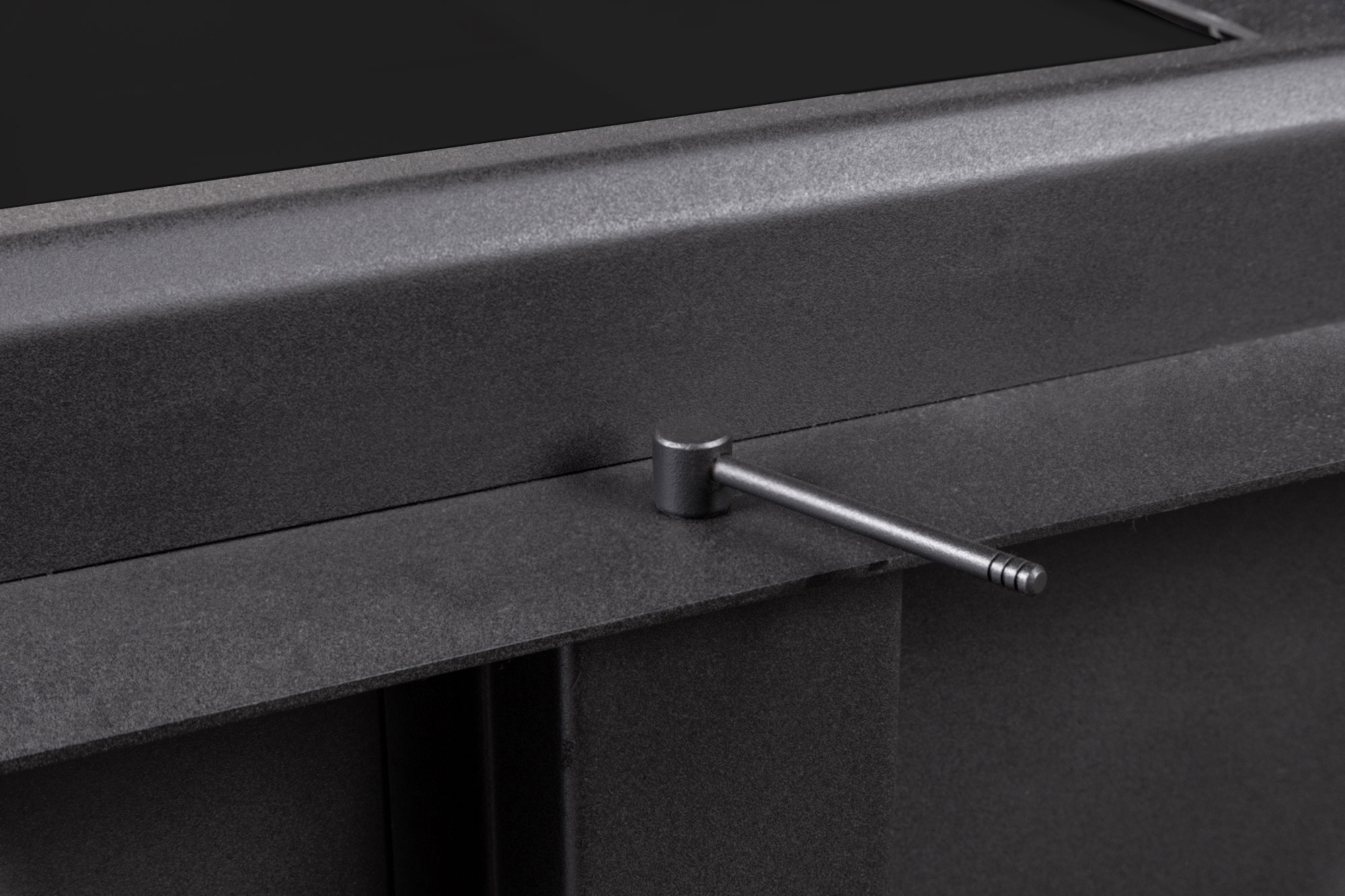 Каминная топка трехсторонняя с подовым горением и черной шамотной футеровкой Экокамин Дельта 700PB