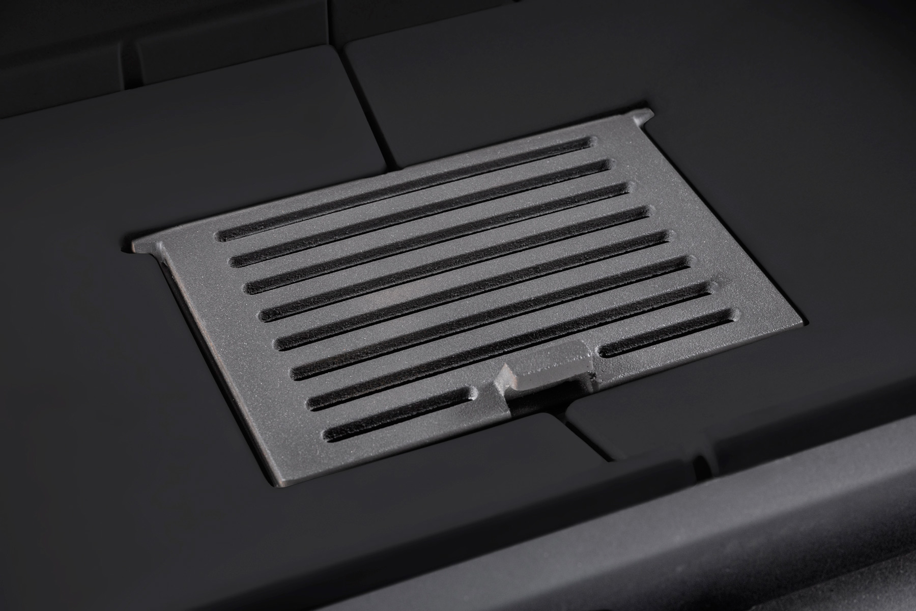 Каминная топка с тремя стеклами и черным шамотом EcoKamin Дельта 800B