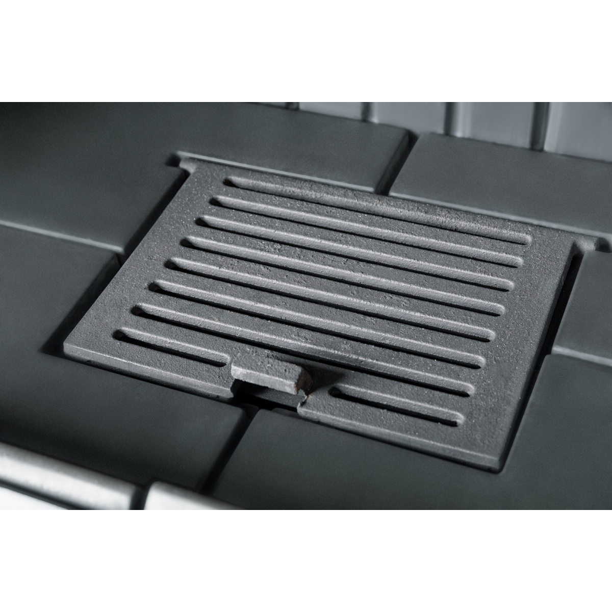 Каминная топка с черным шамотом и футеровкой Экокамин Вега 1000KB