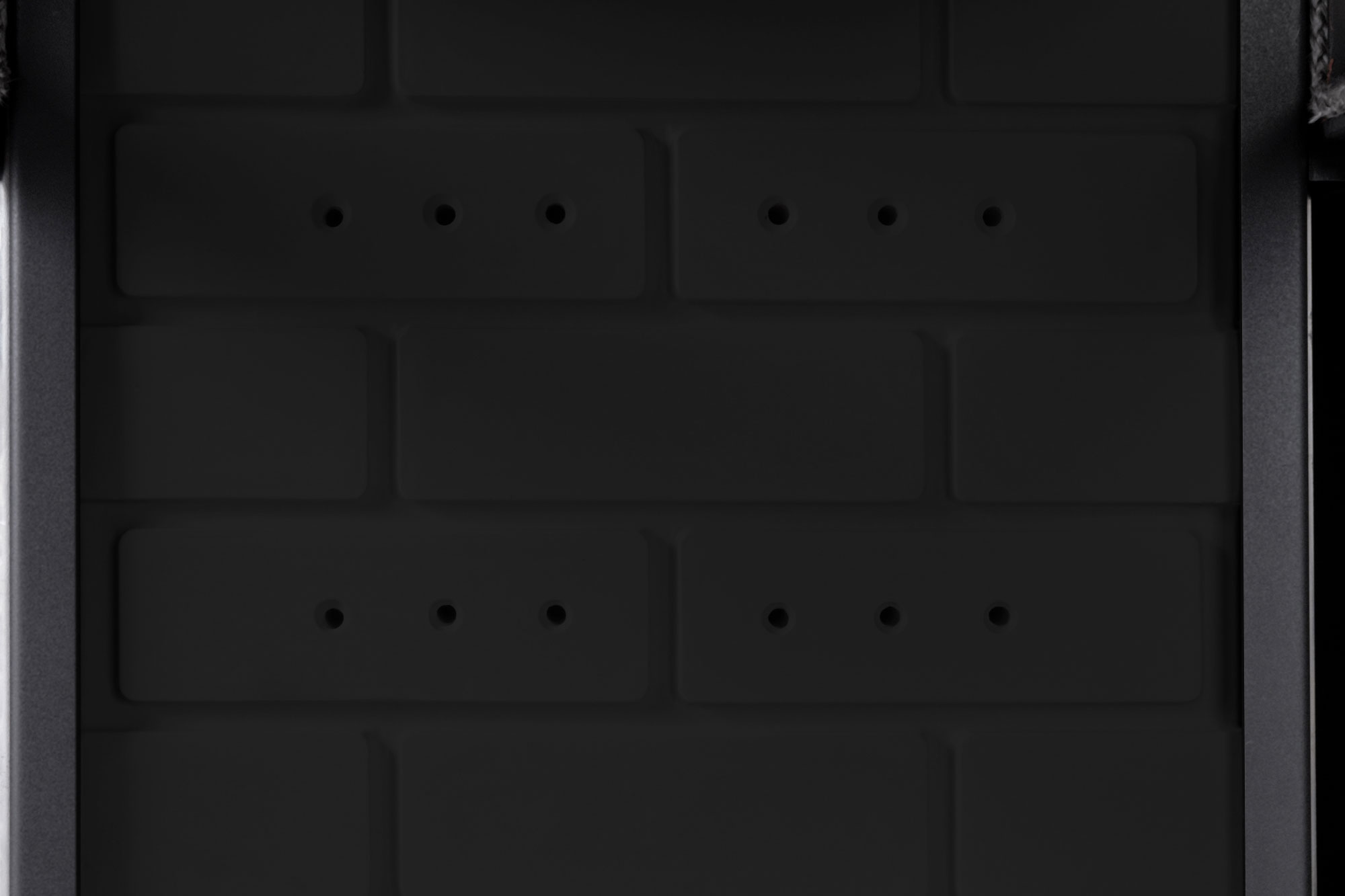 Каминная топка трехсторонняя с подовым горением и черной шамотной футеровкой Экокамин Дельта 700PB