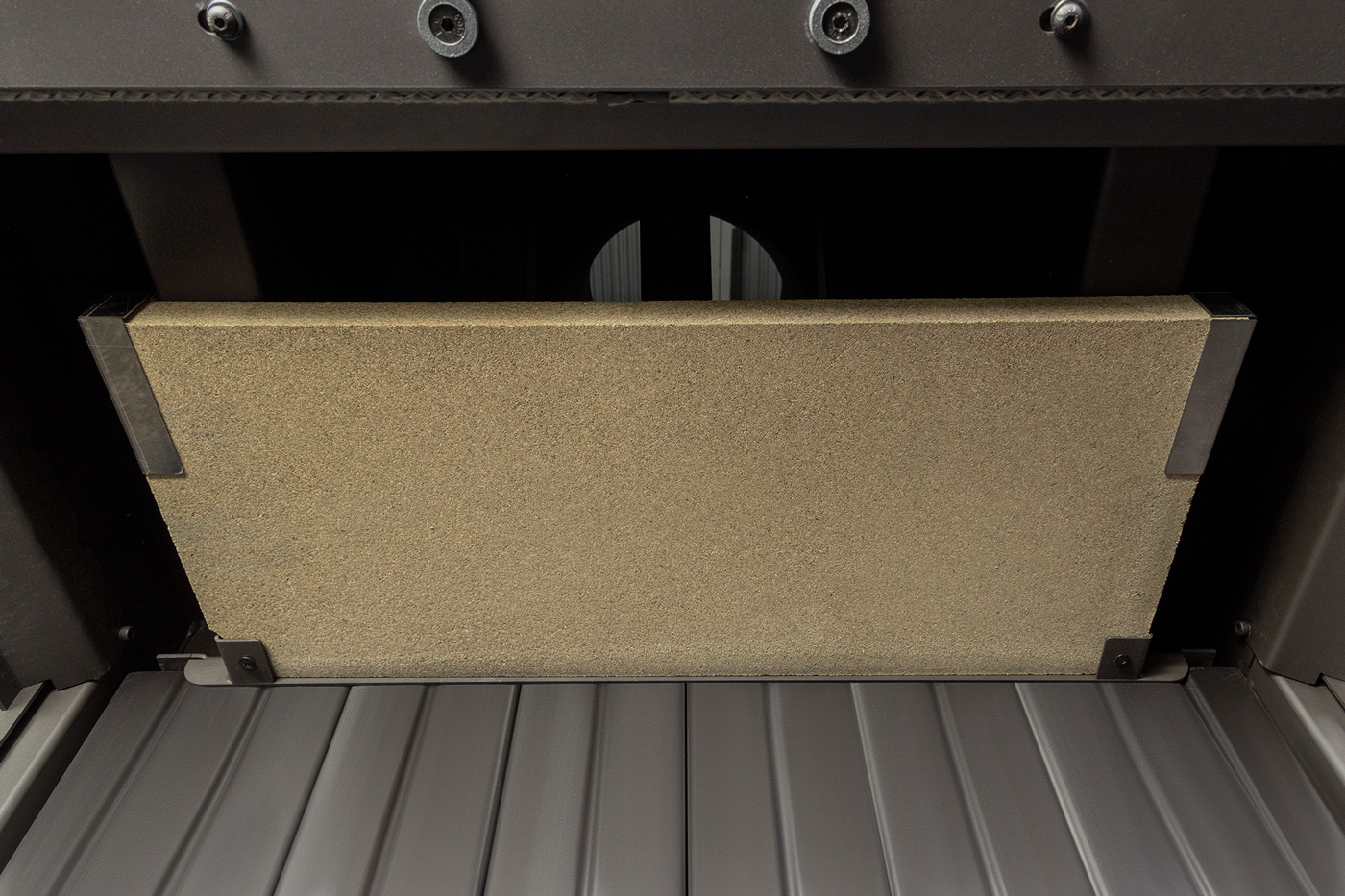 Каминная топка пристенная с тремя стеклами и черным шамотом EcoKamin Дельта 1000BV