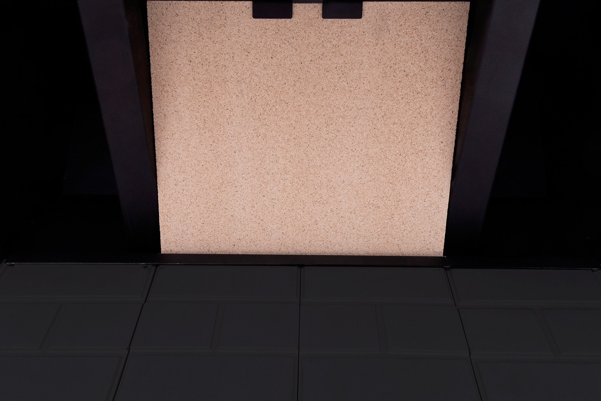 Каминная топка пристенная с черным шамотом и подовым горением Экокамин Вега 1200PB