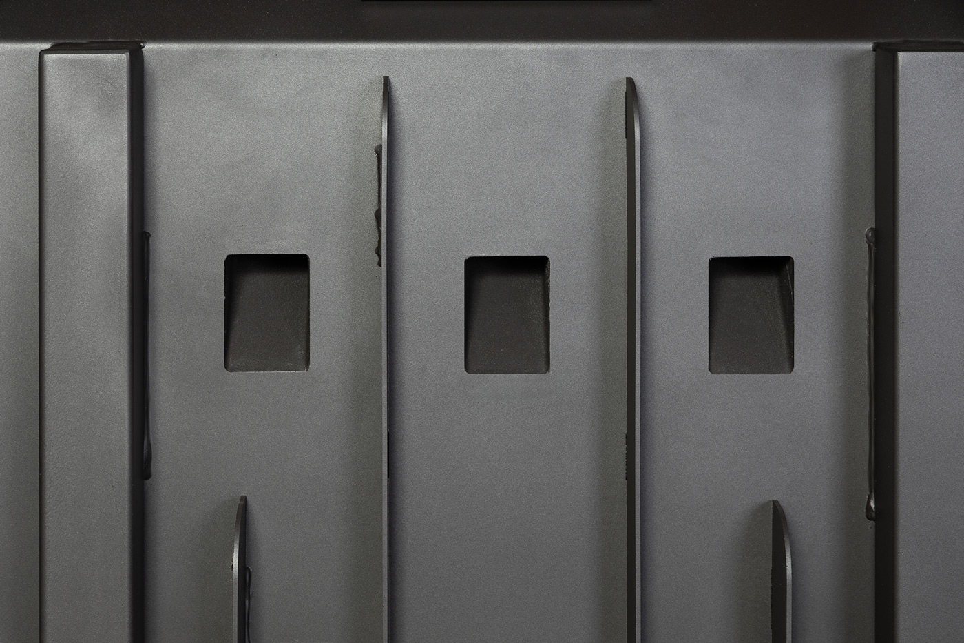 Каминная топка пристенная с тремя стеклами и черным шамотом EcoKamin Дельта 1000BV