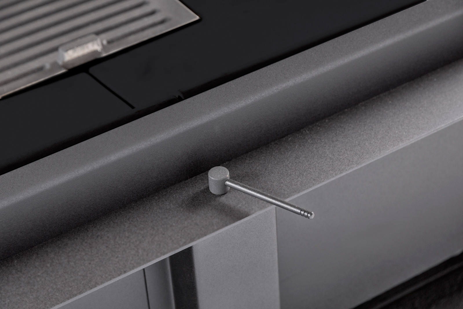 Каминная топка трехсторонняя с подовым горением ЭкоКамин Дельта 1200B три стекла принтинг черный шамот