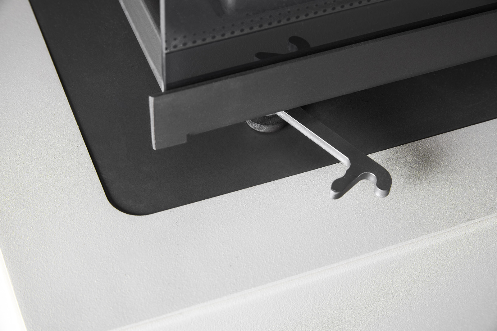 Камин пристенный слоновая кость и белый шамот Экокамин РОДОС 900