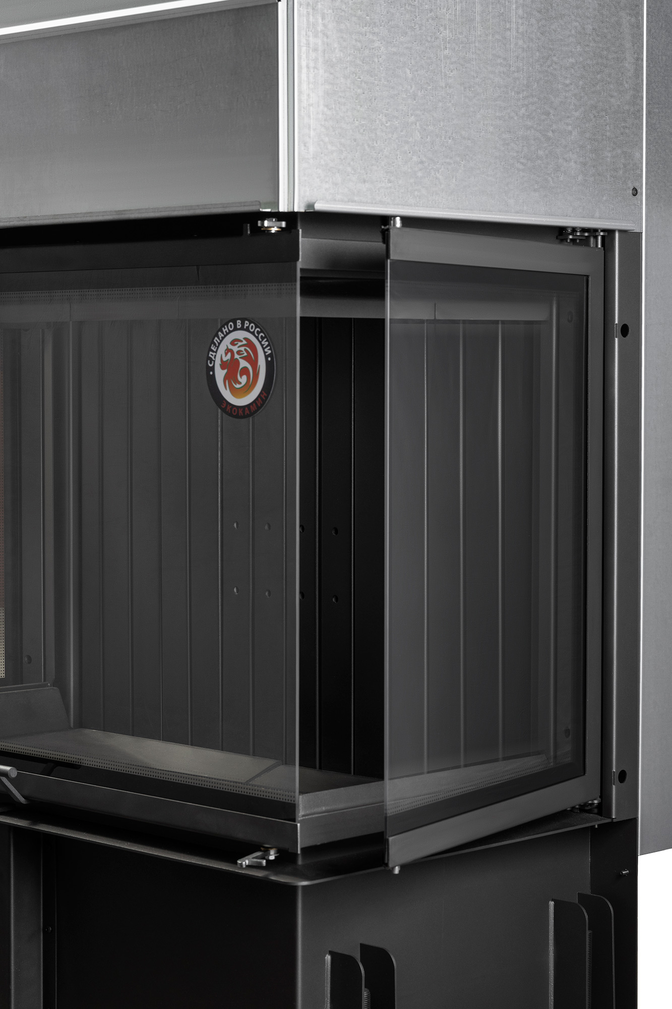 Каминная топка пристенная с тремя стеклами и черным шамотом EcoKamin Дельта 1000BV