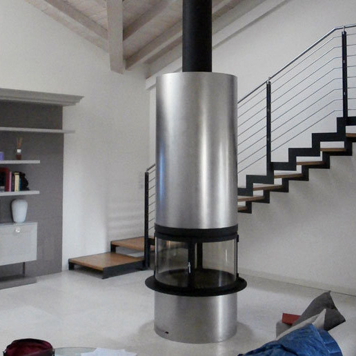 Камин пристенный с панорамным стеклом и напольной конструкцией Traforart Diamante Frontal