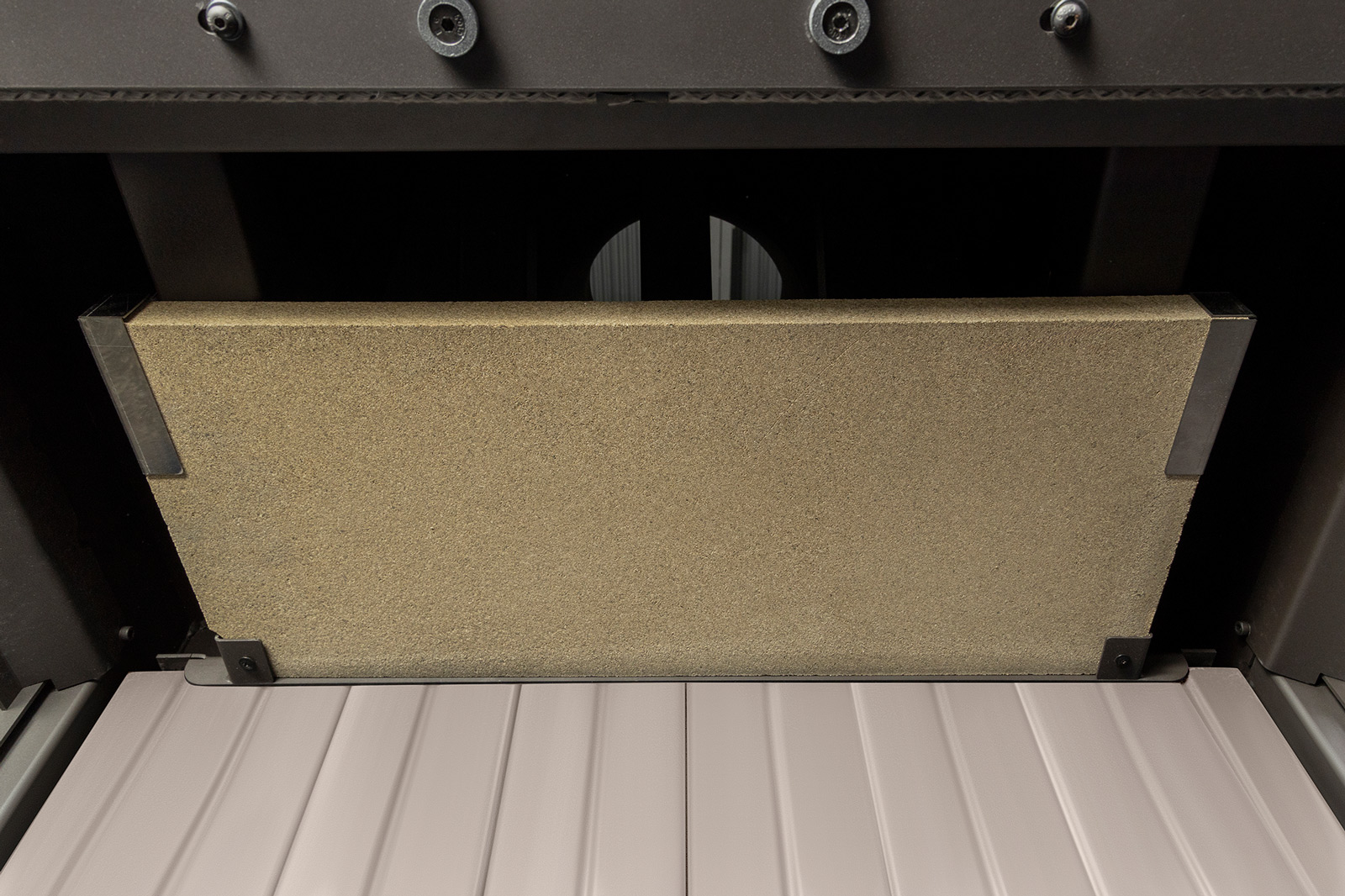 Каминная топка с тремя стеклами и вертикальной ламелью EcoKamin Дельта 1000V