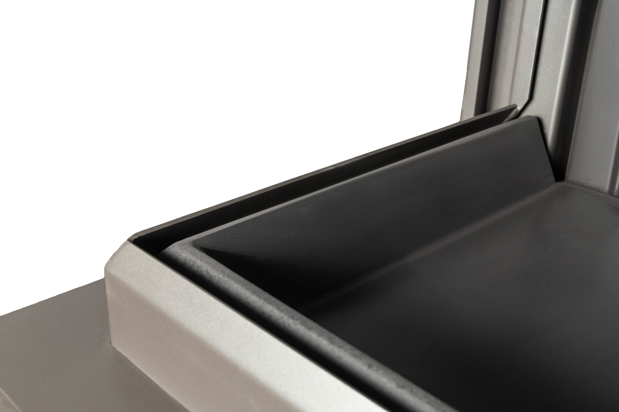 Каминная топка пристенная с тремя стеклами и черным шамотом EcoKamin Дельта 1000BV