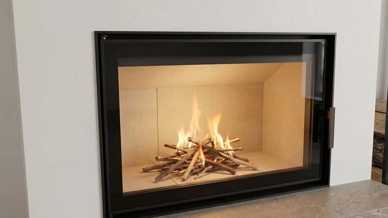 Первый розжиг и просушка новой футеровки камина небольшим огнем