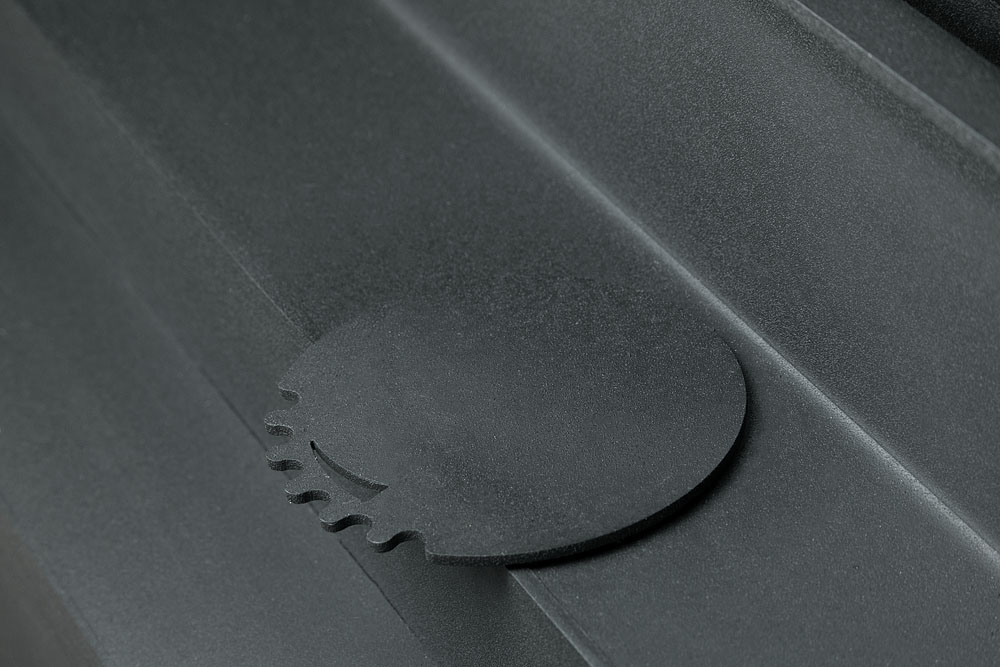 Камин пристенный с панорамным стеклом черный ЭкоКамин Прага PK001